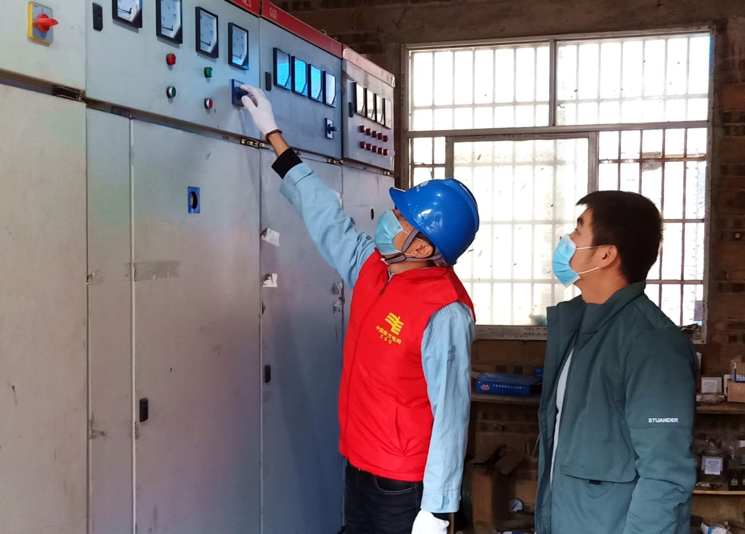 平塘供電局：主動(dòng)走訪現(xiàn)場辦公，助推企業(yè)有序復(fù)工