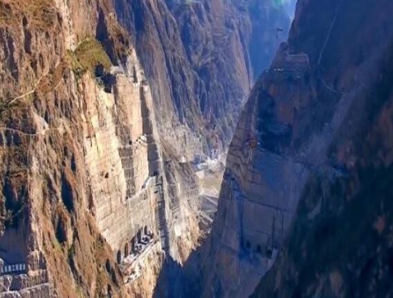 為建烏東德水電站，在峽谷底部挖90米深洞穴，用來干嘛的？