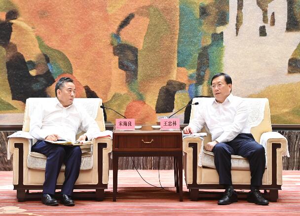 宋海良拜會(huì)武漢市委書記王忠林、市長(zhǎng)周先旺