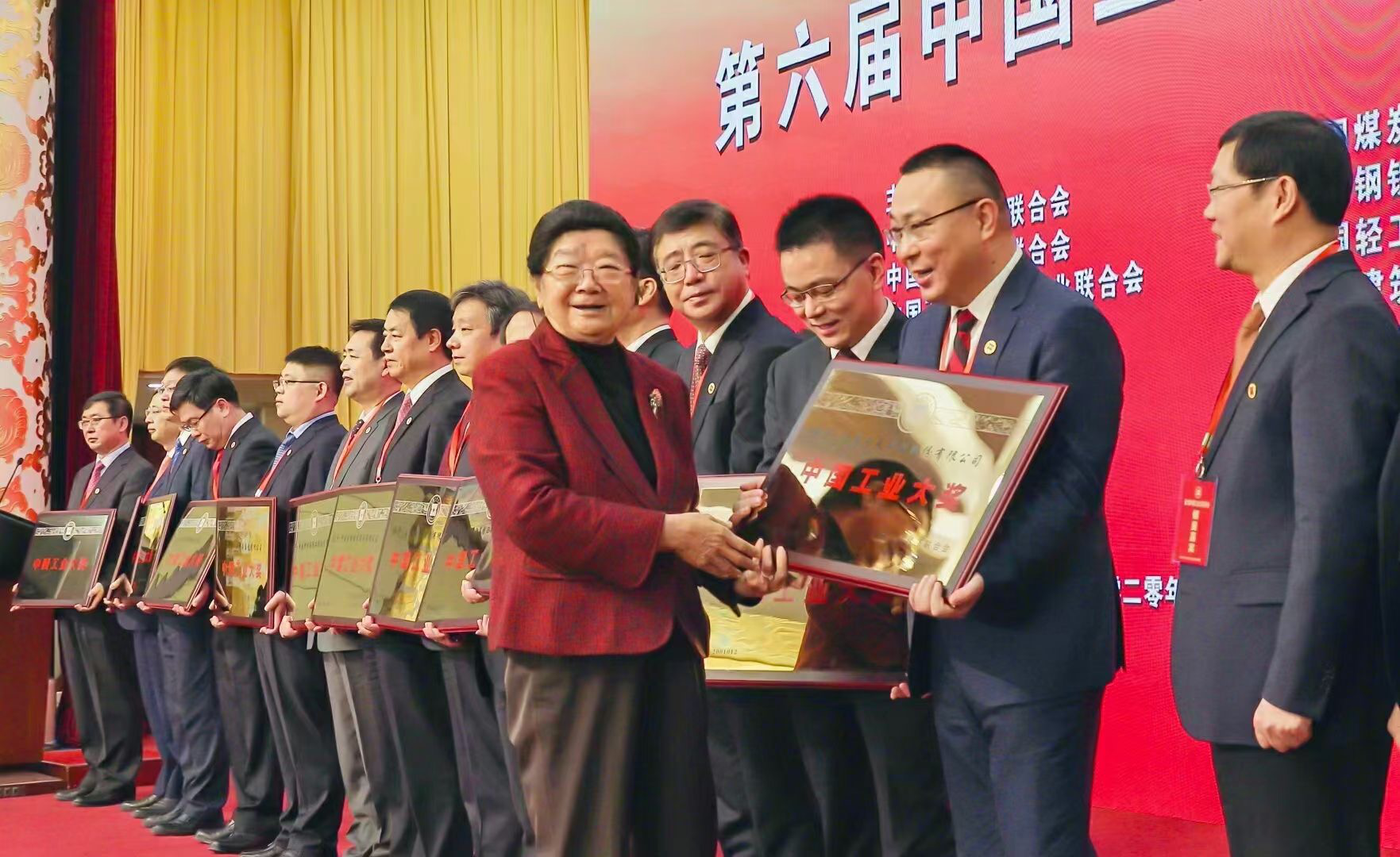 中國(guó)工業(yè)領(lǐng)域最高獎(jiǎng)揭曉！中天科技摘得桂冠