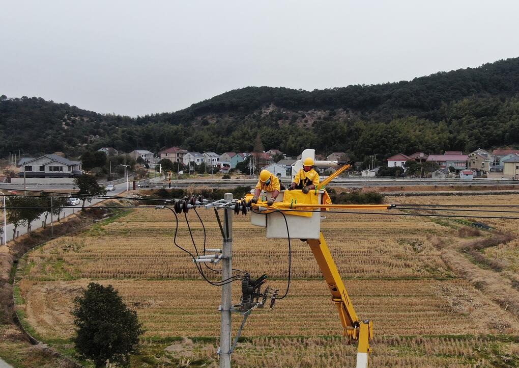 國網余姚市供電公司：寒潮中配網改造，發(fā)電車保障居民溫暖度冬