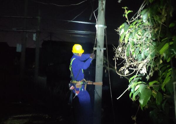 國網余姚市供電公司：夜間排查薄弱環(huán)節(jié)，保障電網安全運行