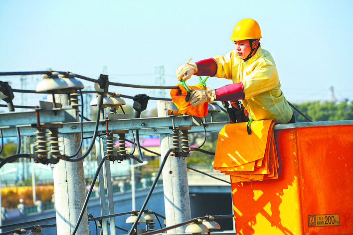 【國家電網公司特等勞?！坷钫伎? width=