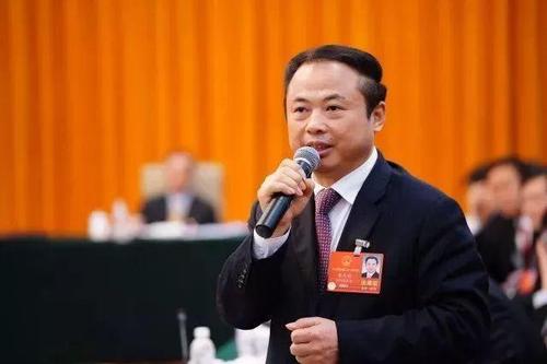 發(fā)展智慧型儲(chǔ)能電站 助力實(shí)現(xiàn)“碳達(dá)峰、碳中和”——訪(fǎng)全國(guó)人大代表、天能控股集團(tuán)董事長(zhǎng)張?zhí)烊? width=