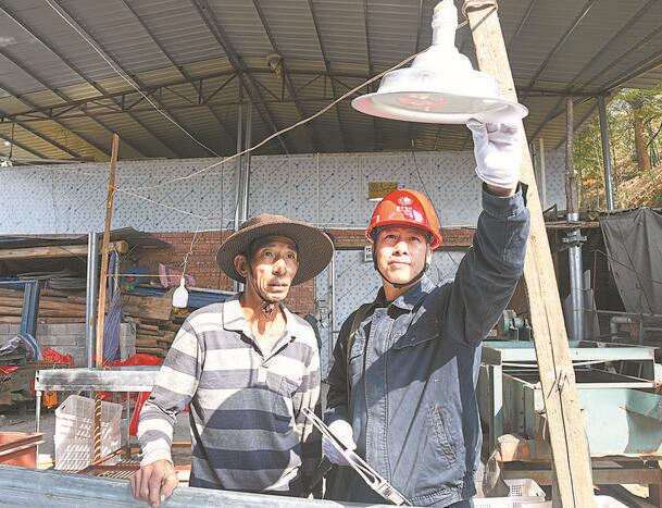李德青：村民用電滿意，我心里才踏實