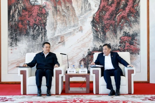 宋海良孫洪水與哈電集團(tuán)董事長(zhǎng)曹志安、總經(jīng)理吳偉章會(huì)談