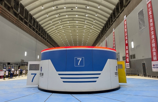 白鶴灘水電站左岸7號機組同期并網成功