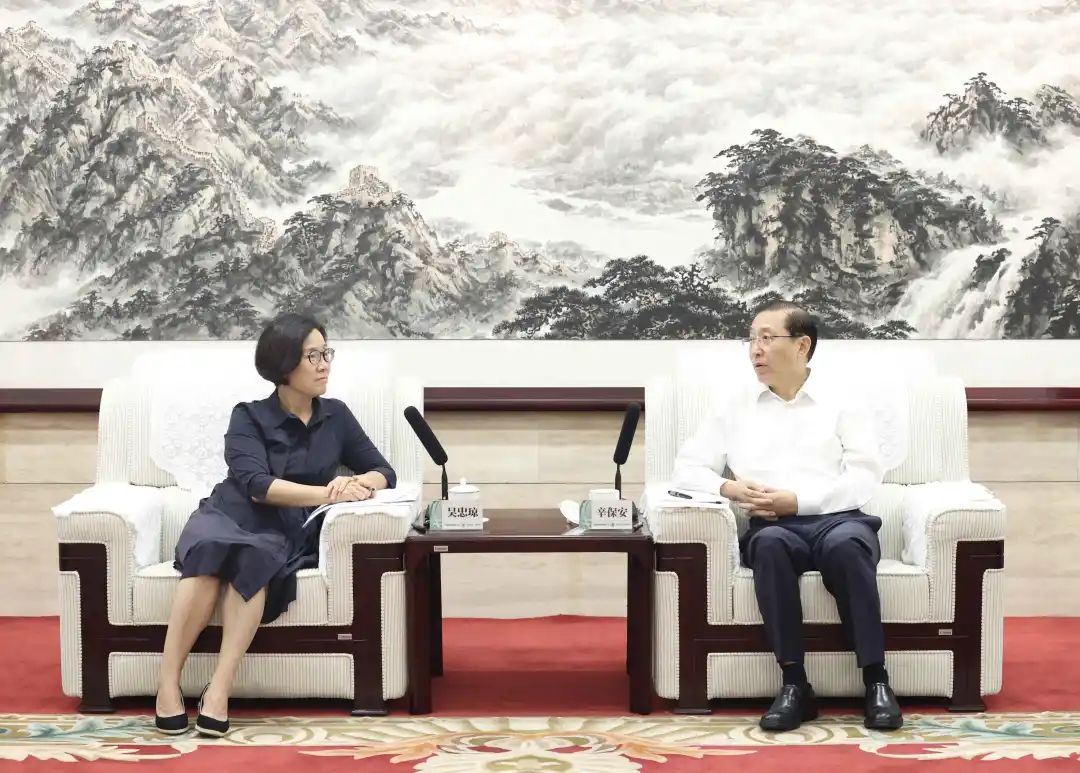 國家電網(wǎng)董事長、黨組書記辛保安與江西省委副書記、贛州市委書記吳忠瓊會(huì)談