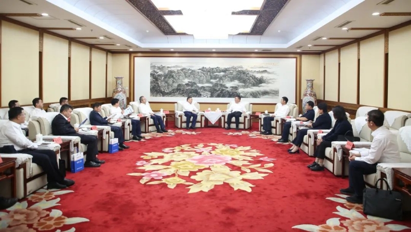 宋海良與內(nèi)蒙古自治區(qū)黨委常委、呼和浩特市委書記包鋼座談