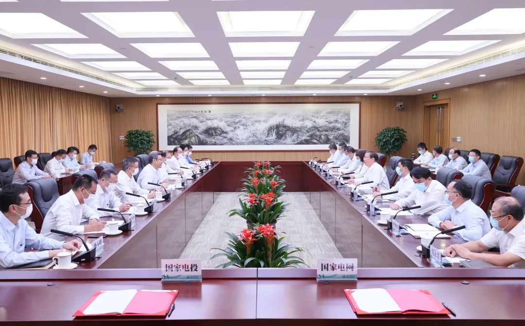 國(guó)家電網(wǎng)董事長(zhǎng)、黨組書記辛保安與國(guó)家電投董事長(zhǎng)錢智民、總經(jīng)理江毅會(huì)談