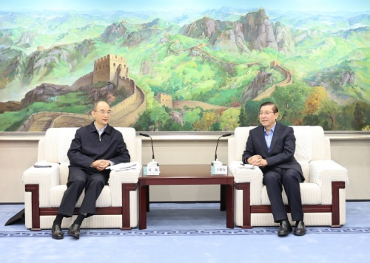 國家電網(wǎng)公司董事長(zhǎng)、黨組書記辛保安與四川省省長(zhǎng)黃強(qiáng)舉行會(huì)談