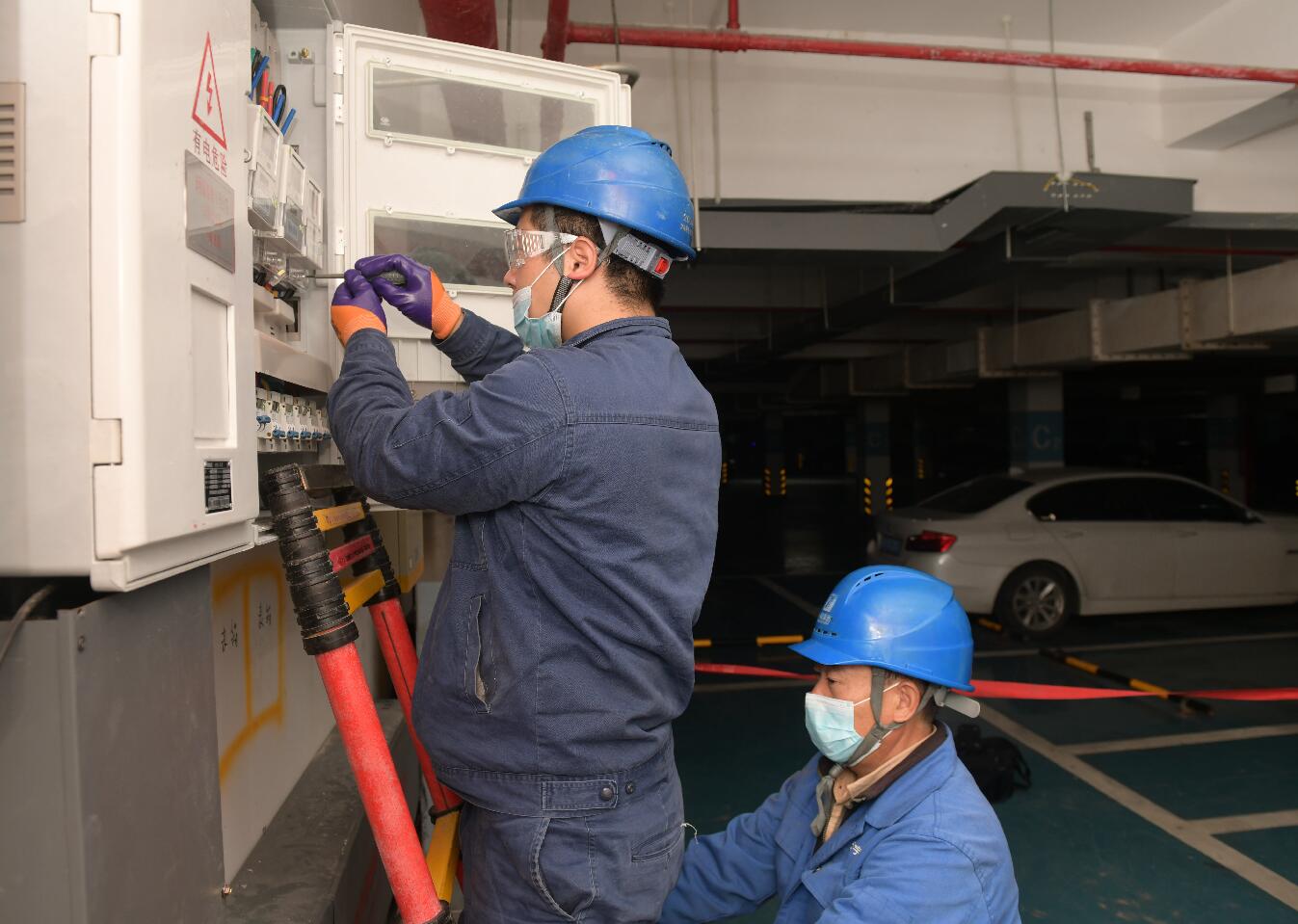 國網余姚市供電公司：地下配電網改造 破解小區(qū)充電樁難題