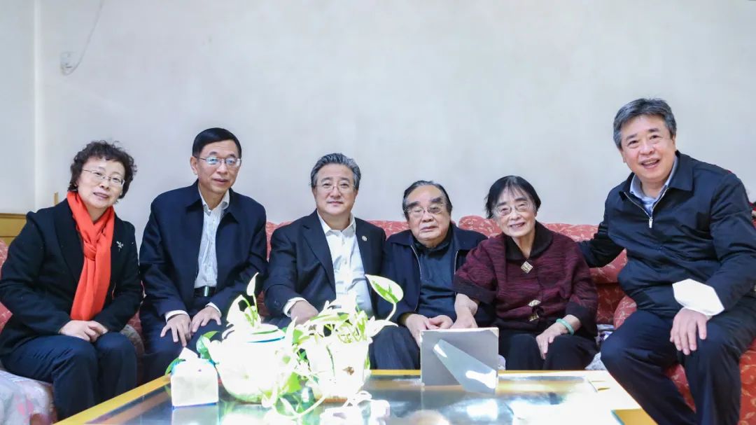 余劍鋒春節(jié)前夕看望慰問核工業(yè)老領(lǐng)導蔣心雄、陳肇博