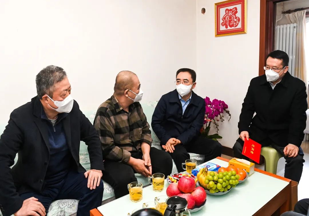 鄒磊、劉明勝走訪慰問(wèn)退休老領(lǐng)導(dǎo)、勞模遺屬、困難黨員群眾
