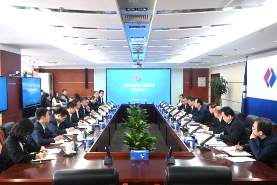 中國電建黨委書記、董事長丁焰章與中國誠通集團(tuán)黨委書記、董事長朱碧新會談