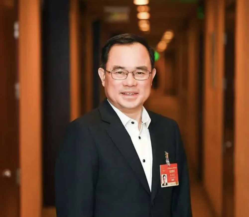 【兩會(huì)好聲音】全國人大代表朱華榮：建議主流燃油車消費(fèi)稅改革、保障新能源汽車健康協(xié)同發(fā)展