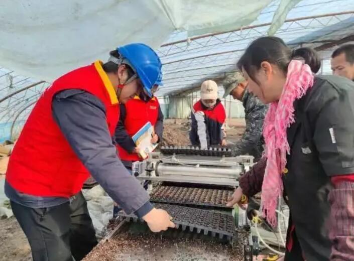 國網(wǎng)新疆電力公司貼心服務，為春耕春灌用電保駕護航