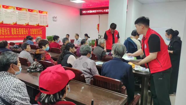 黎明社區(qū)·“愛心義診進(jìn)社區(qū)，健康關(guān)愛暖民心”黨建聯(lián)盟志愿活動