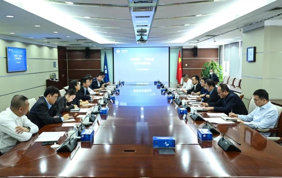 中國電建黨委常委、副總經(jīng)理劉源與中國建材股份副總裁王兵舉行會談