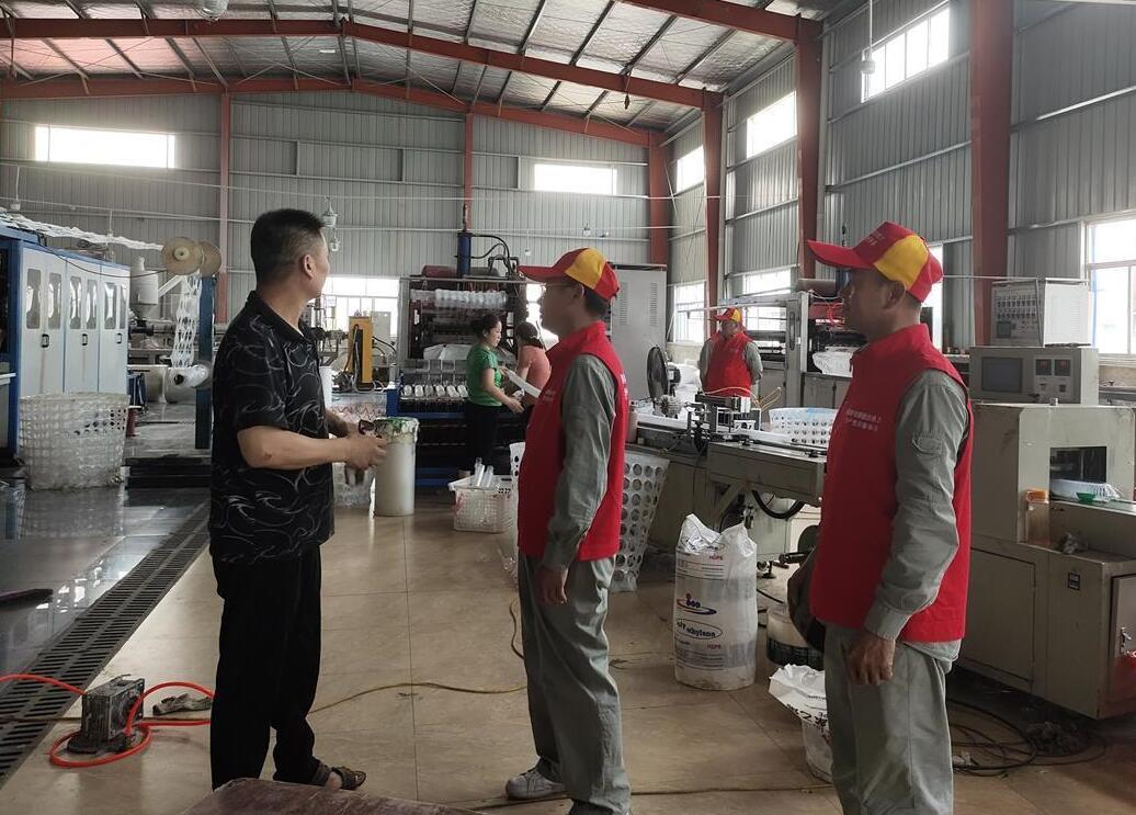 國網(wǎng)石首市供電公司“電”亮綠色經(jīng)濟，為企業(yè)降成本“支招”