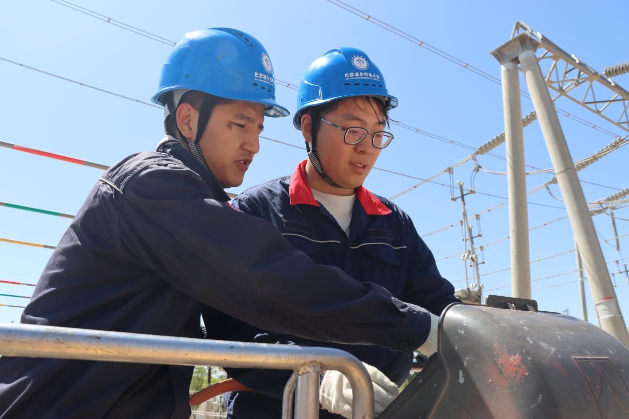 巴彥淖爾供電公司積極開(kāi)展“傳幫帶”，老帶新傳接電力新時(shí)代