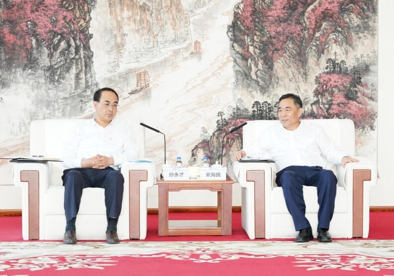 中國能建黨委書記、董事長宋海良與中國中車黨委書記、董事長孫永才會談