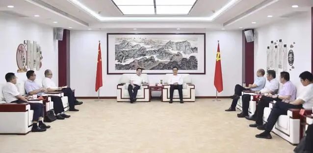 漯河市委書記秦保強、市長黃鈁會見中國電建華中區(qū)總部黨委書記、總經(jīng)理蹇尚友一行
