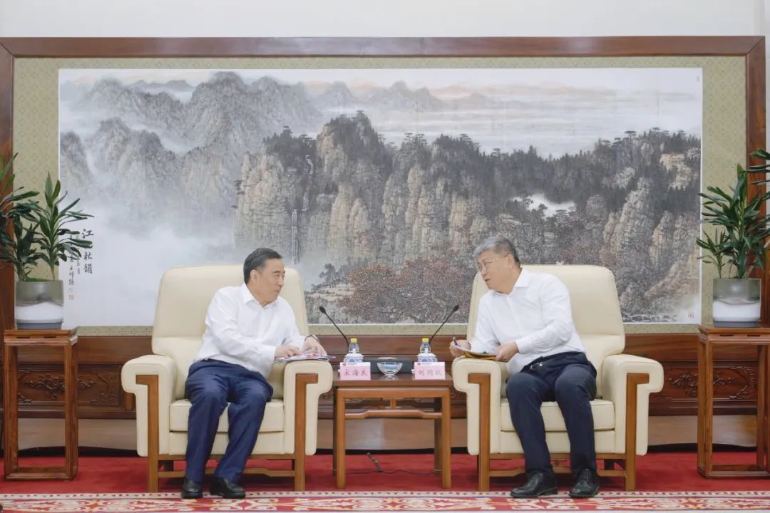 中國(guó)能建黨委書記、董事長(zhǎng)宋海良與國(guó)家能源集團(tuán)黨組書記、董事長(zhǎng)劉國(guó)躍會(huì)談