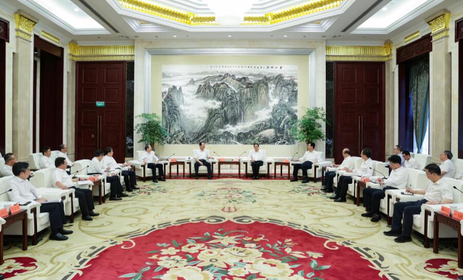 中國電建黨委書記、董事長(zhǎng)丁焰章拜會(huì)貴州省委書記徐麟、省長(zhǎng)李炳軍