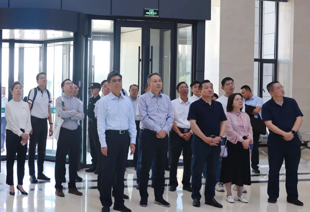 舒印彪、湯廣福院士在內(nèi)蒙古電力集團(tuán)調(diào)研