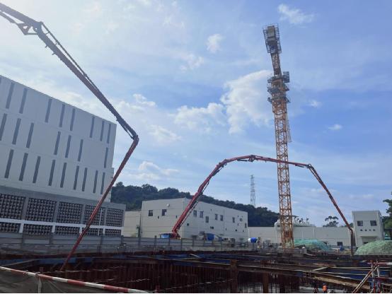恒運9F燃機綜合辦公樓基礎筏板及承臺、坡道底板澆筑完成