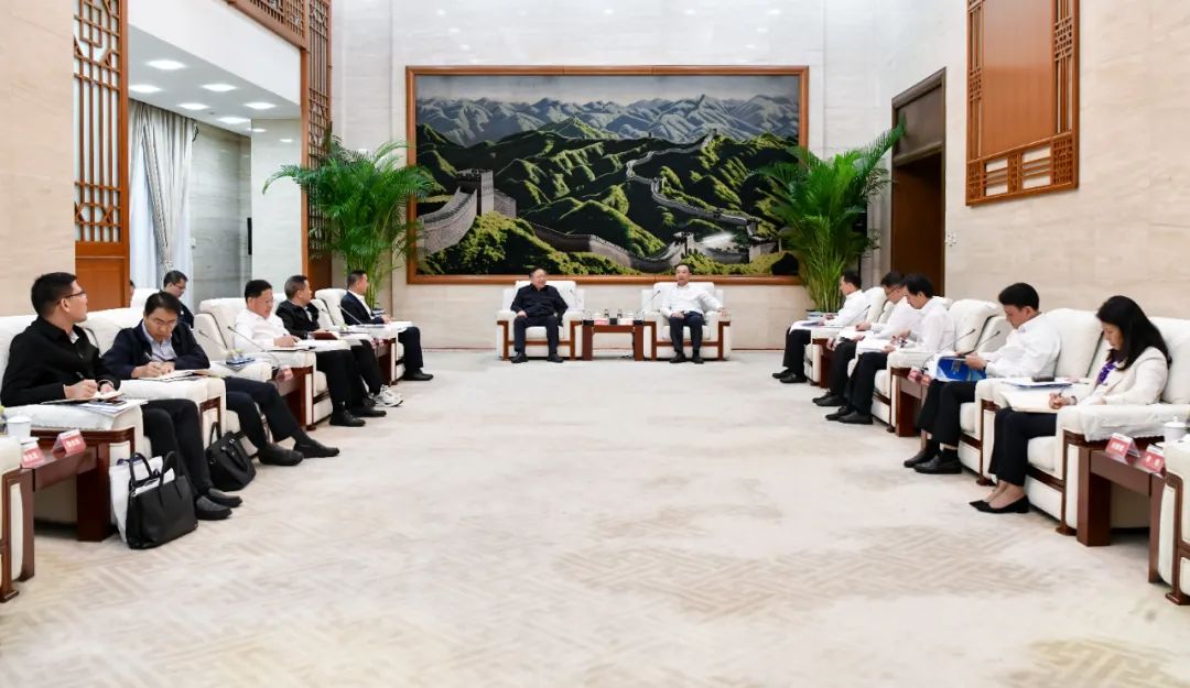 大唐集團有限公司黨組書記、董事長鄒磊與廣西壯族自治區(qū)國資委黨委書記秦如培會談