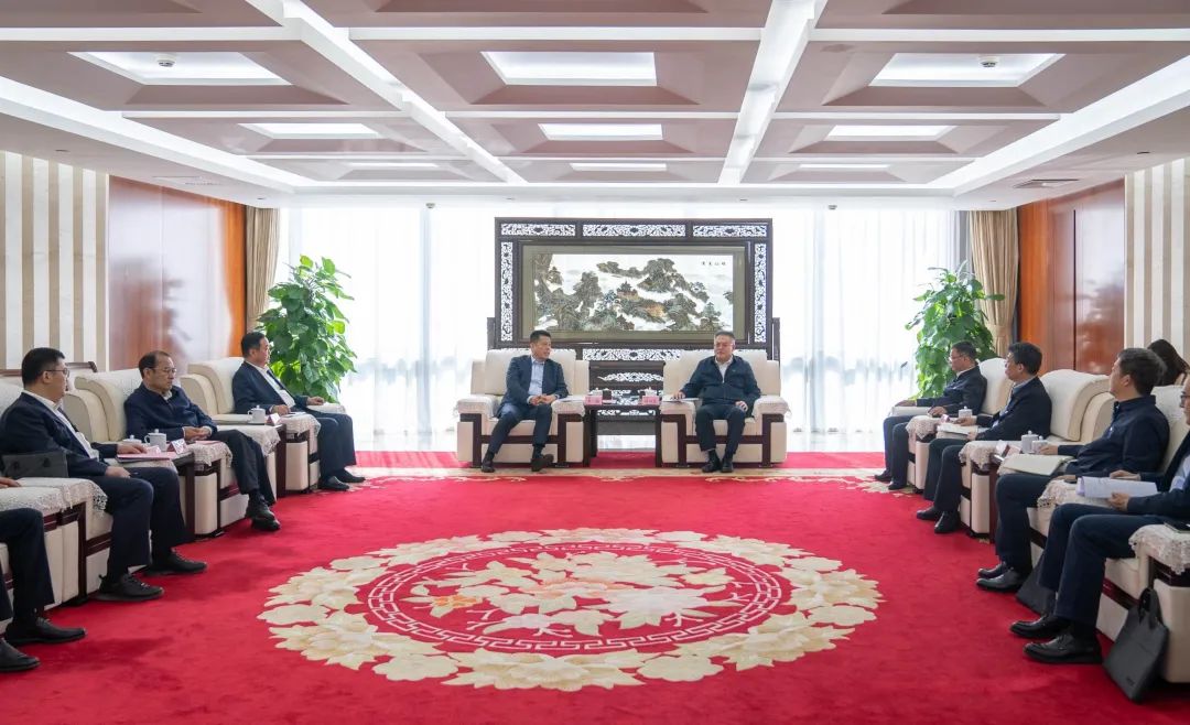 華電集團黨組副書記、總經理葉向東與山東能源黨委書記、董事長李偉舉行會談