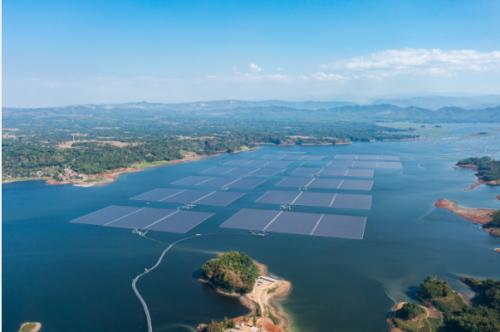 中國電建承建的印尼奇拉塔漂浮光伏項目全容量并網發(fā)電