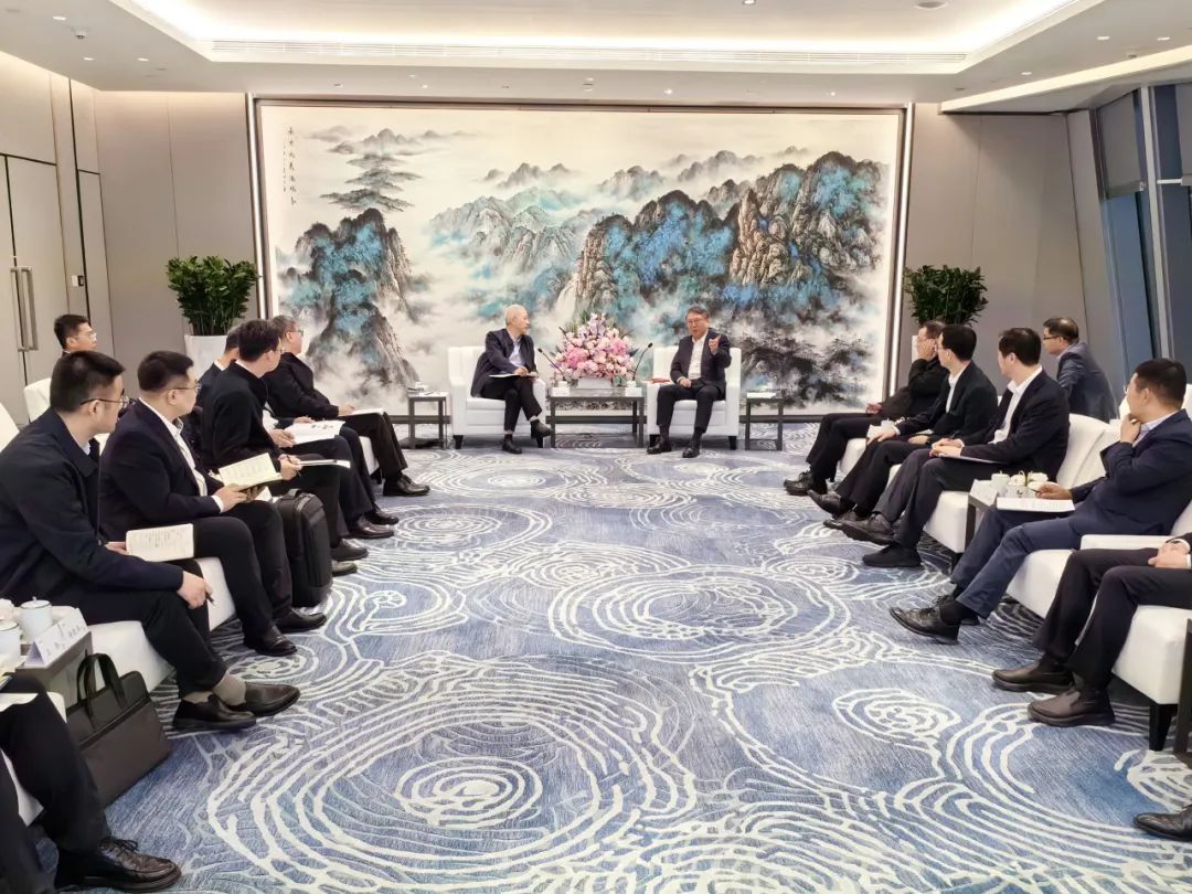 中國(guó)一重董事長(zhǎng)徐鵬一行拜訪(fǎng)華潤(rùn)集團(tuán)總經(jīng)理王崔軍