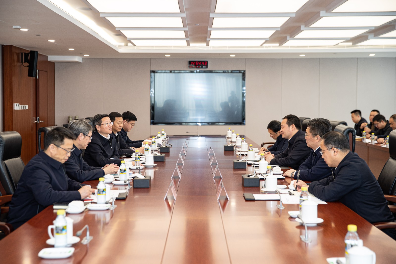 國家能源集團(tuán)公司總經(jīng)理、黨組副書記余兵會見上饒市委書記陳云