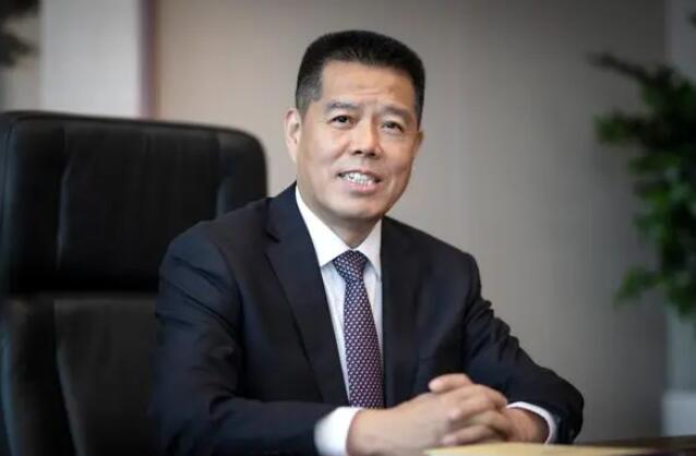 加快推動傳統(tǒng)煤炭企業(yè)向新能源企業(yè)轉(zhuǎn)型發(fā)展——訪全國人大代表，山東能源集團黨委書記、董事長 李偉