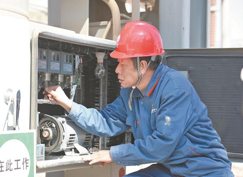 【國網楷模】錢建華：把守護電網安全當作一生的事業(yè)