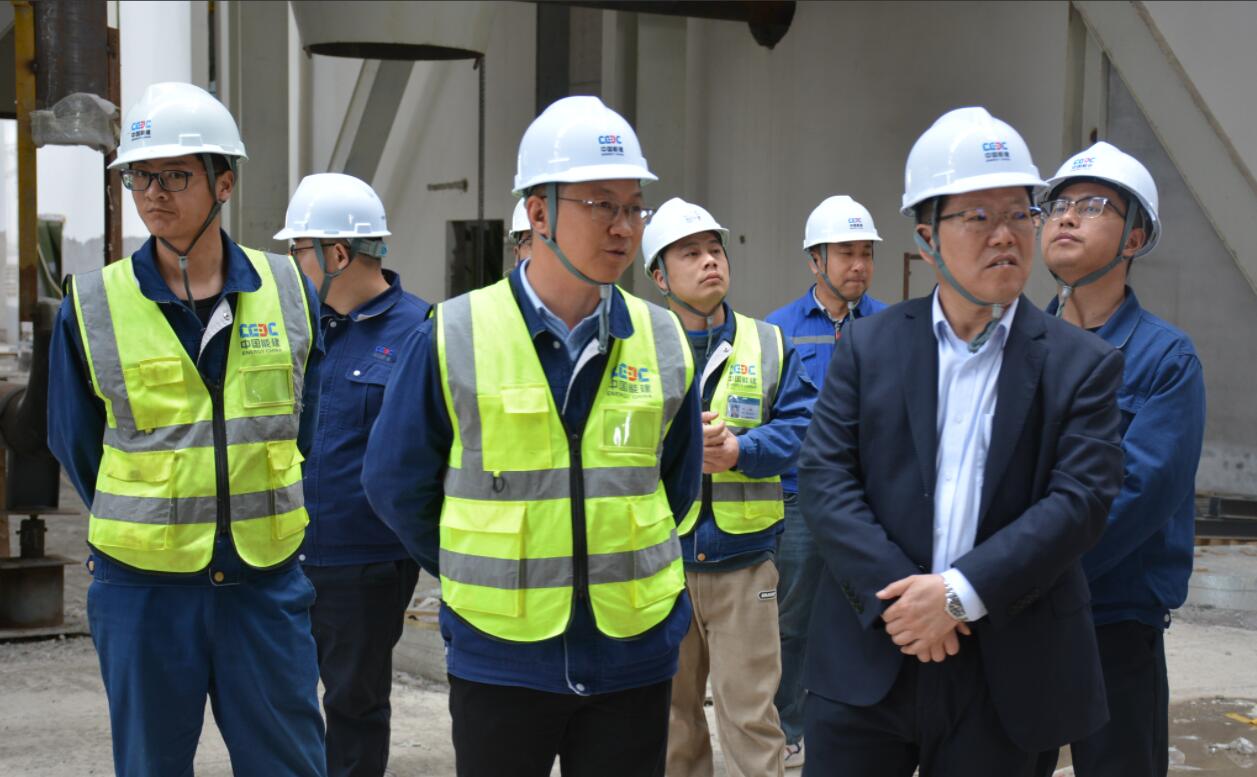 中國能建建筑集團黨委副書記、總經(jīng)理羅耕能到正寧百萬項目指導調(diào)研