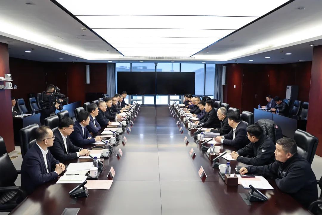 華電集團(tuán)黨組副書記、總經(jīng)理葉向東與北京市副市長(zhǎng)高朋舉行會(huì)談
