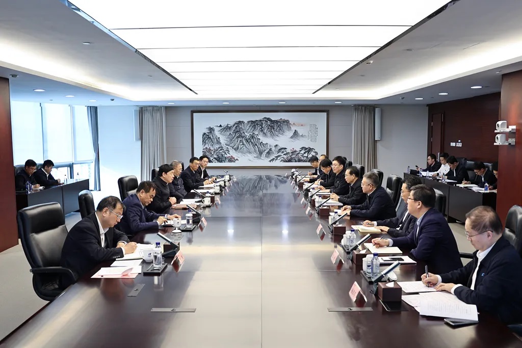 華電集團(tuán)董事長江毅、總經(jīng)理葉向東與國家電網(wǎng)董事長、黨組書記張智剛會談