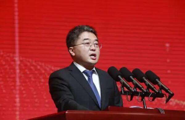 “垃圾大王”嚴(yán)圣軍，拿啥完成近千億投資?