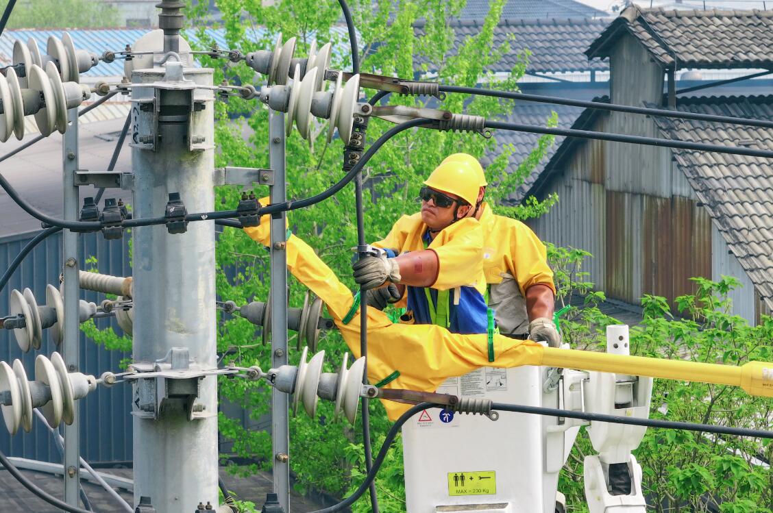 國網余姚市供電公司“蜘蛛車”亮相 帶電作業(yè)再添新成員