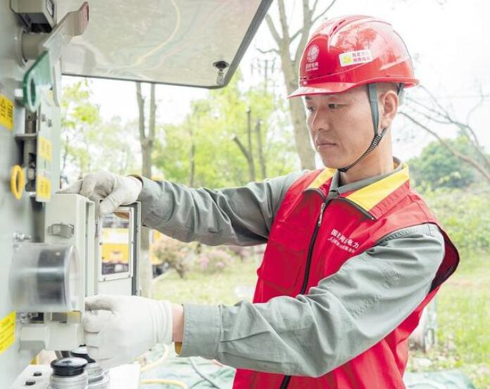 賀彪：星城萬家燈火，“帶電護(hù)衛(wèi)”用心守候