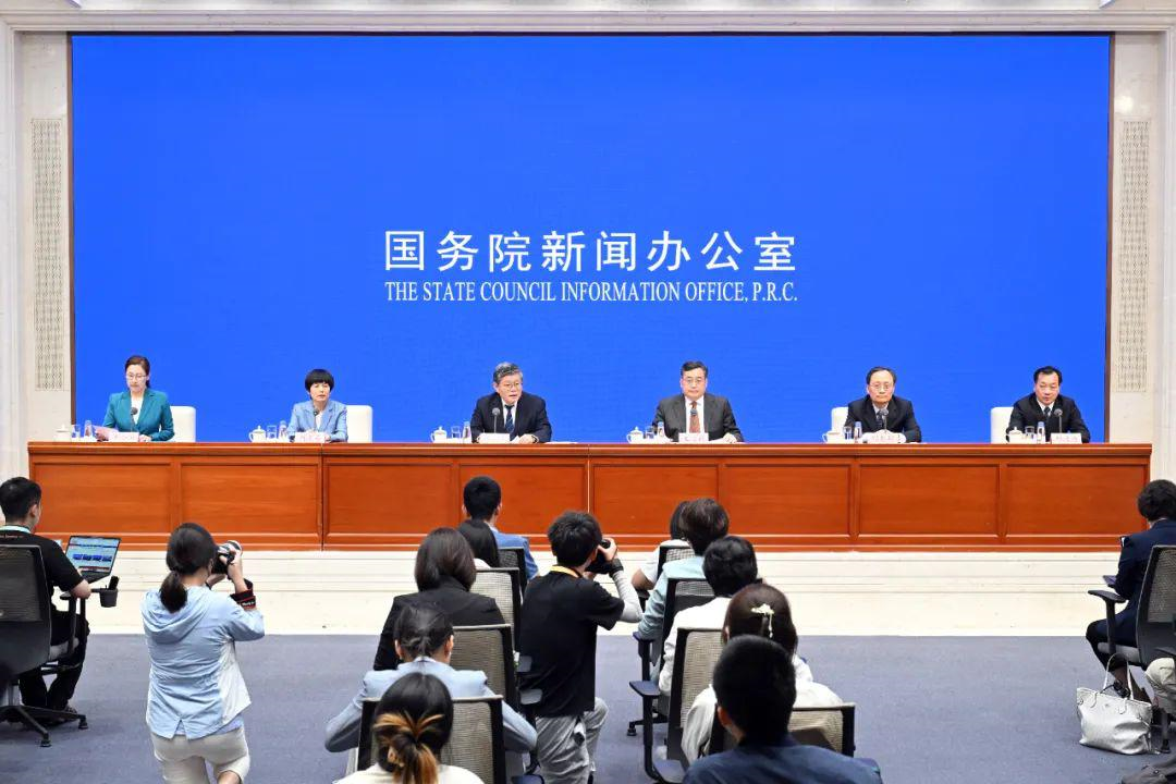 國家發(fā)展改革委負責同志出席國新辦舉行的國務(wù)院政策例行吹風會 介紹《生態(tài)保護補償條例》有關(guān)情況并答記者問