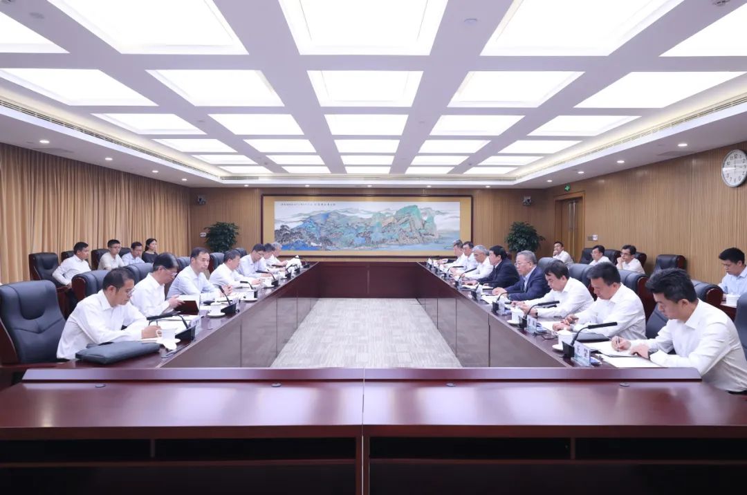 國家能源局黨組書記、局長章建華赴國家電網(wǎng)公司調(diào)研迎峰度夏電力保供工作
