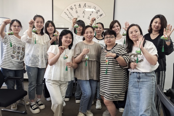 內(nèi)蒙古電力集團烏海千里山供電公司工會蒙電愛心光明行，棕香傳情迎端午