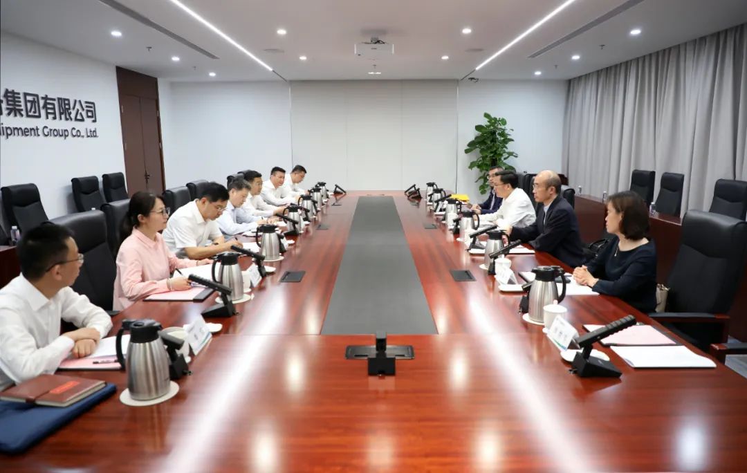 中國電氣裝備黨委副書記、總經(jīng)理周群會見上海市經(jīng)信委副主任湯文侃