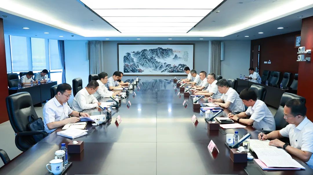 國(guó)家能源局黨組成員、副局長(zhǎng)何洋到中國(guó)華電開(kāi)展專(zhuān)題調(diào)研