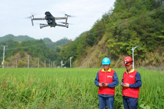 無(wú)人機(jī)巡檢，助力迎峰度夏保供電